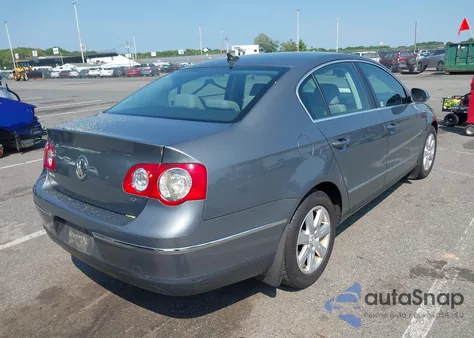 2007 Volkswagen Passat 2.0T/Wolfsburg Edition z USA, uszkodzony, nr VIN WVWAK73C67P110341